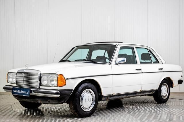 Wit Gebruikt 1982 Mercedes 240 Sedan | € 4.900 - Afbeelding 1/4
