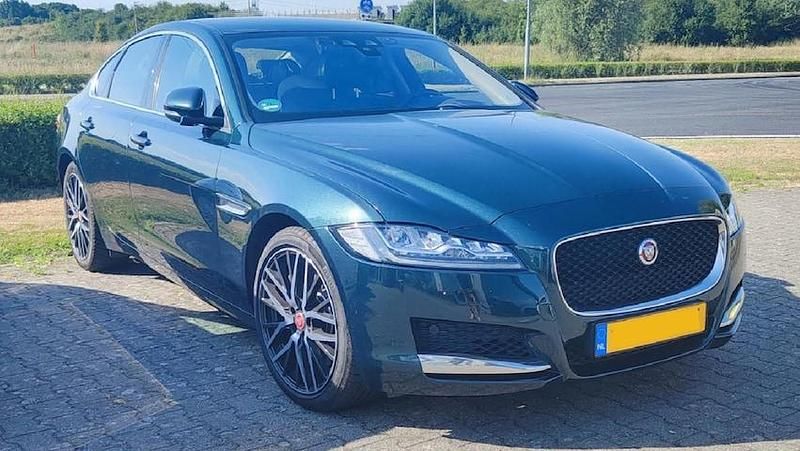 Occasion Jaguar XF Portfolio 2017 Groen (metallic) Sedan