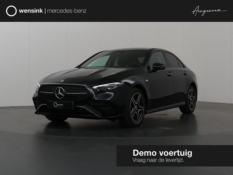 , metallic lak Gebruikt 2025 Mercedes A250 Business Sedan | € 43.900 - Afbeelding 1/4