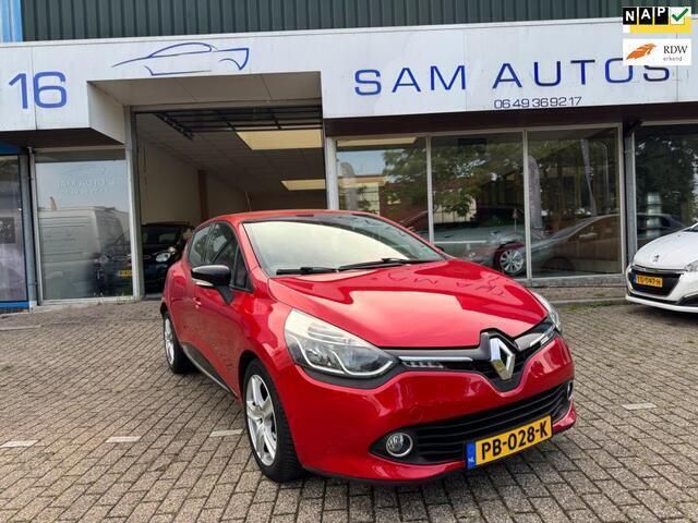Rood Occasion 2012 Renault Clio IV Dynamique Hatchback | € 4.750 (Eerlijke prijs) - Afbeelding 1/4