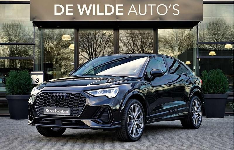 Zwart (metallic) Gebruikt 2022 Audi Q3 Sportback S-Line SUV | € 39.900 (Super prijs) - Afbeelding 1/4