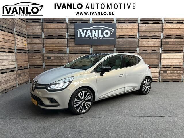 Grijs Gebruikt 2018 Renault Clio IV Initiale Paris Hatchback | € 15.445 (Eerlijke prijs) - Afbeelding 1/4