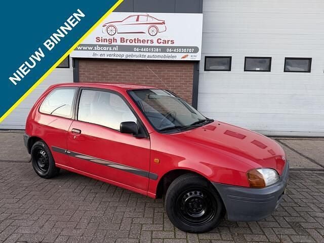 Rood Occasion 1996 Toyota Starlet Hatchback | € 1.395 - Afbeelding 1/4