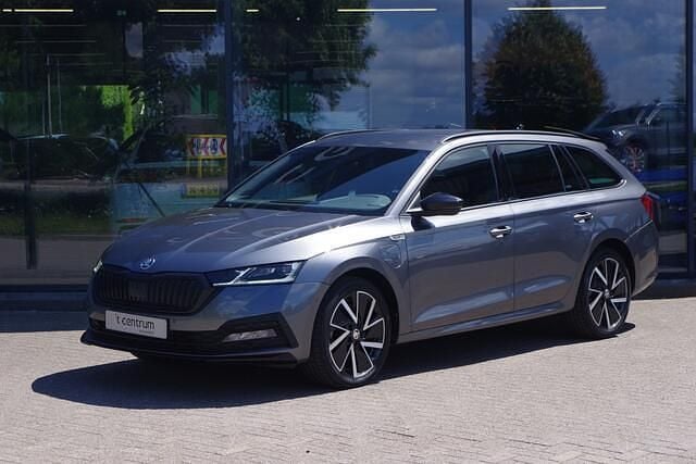Grijs Gebruikt 2022 Skoda Octavia Business Line Stationwagen | € 22.900 (Goede deal) - Afbeelding 1/4