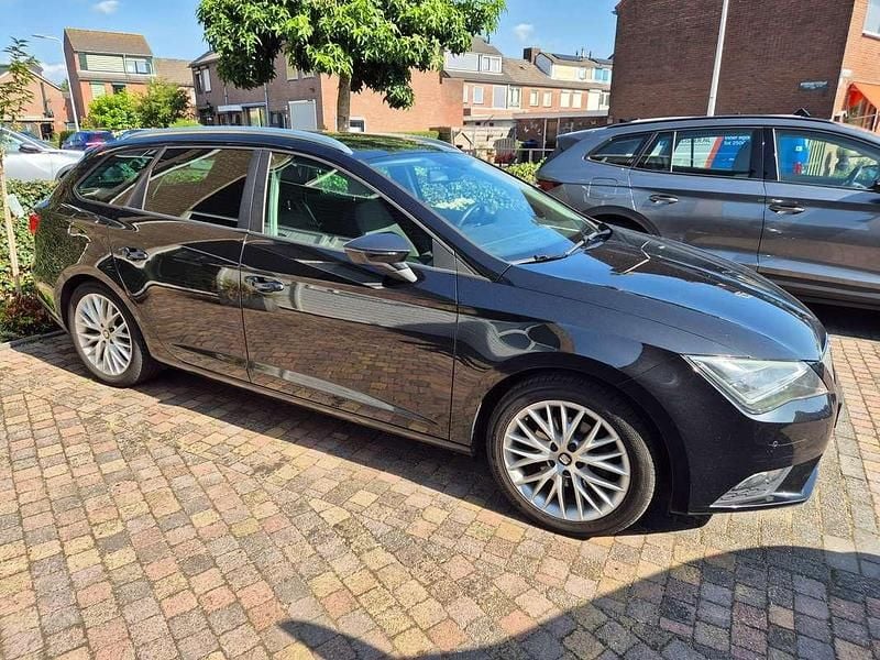 Zwart Gebruikt 2014 Seat Leon ST Stationwagen | € 4.100 (Iets duurder) - Afbeelding 1/4