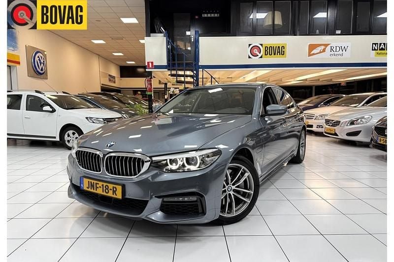 Grijs Gebruikt 2019 BMW 530e iPerformance Sedan | € 27.650 (Super prijs) - Afbeelding 1/4