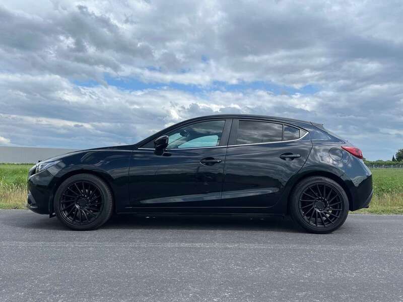 Zwart Gebruikt 2015 Mazda 3 Hatchback | € 11.750 (Eerlijke prijs) - Afbeelding 1/4