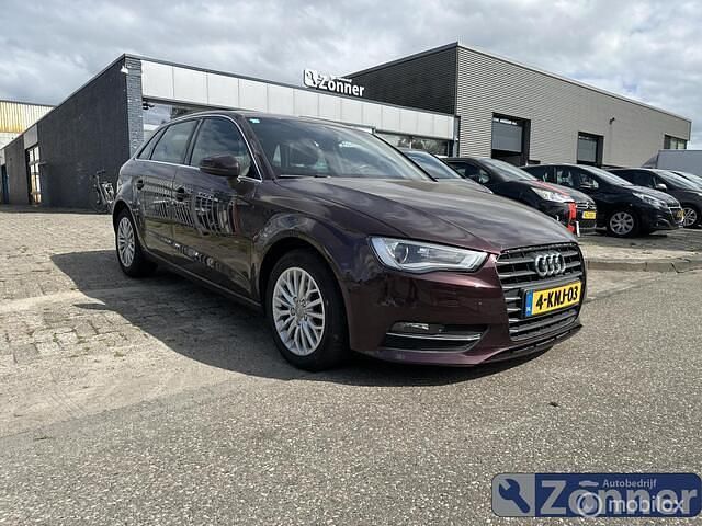 Rood Occasion 2013 Audi A3 Sportback Ambition Hatchback | € 8.950 (Eerlijke prijs) - Afbeelding 1/4