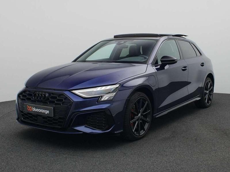 Blauw Gebruikt 2021 Audi A3 Sportback e-tron Design Sedan | € 35.500 (Iets duurder) - Afbeelding 1/3