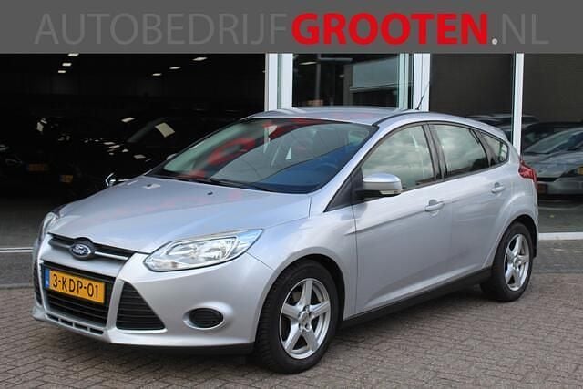 Grijs Gebruikt 2013 Ford Focus Trend Hatchback | € 3.488 (Goede deal) - Afbeelding 1/4