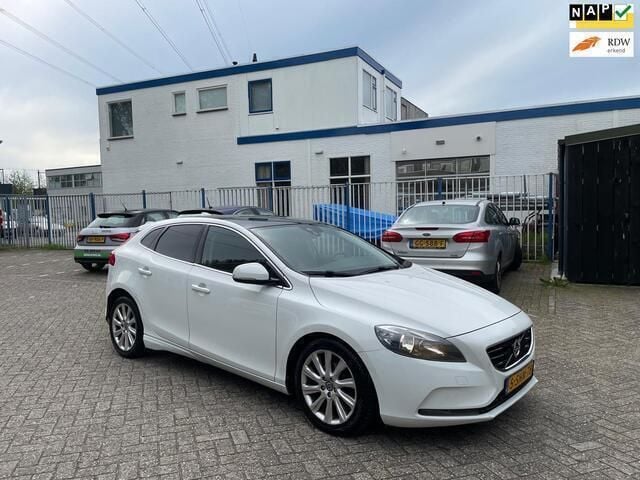 Wit Gebruikt 2013 Volvo V40 Momentum Stationwagen | € 4.750 - Afbeelding 1/4