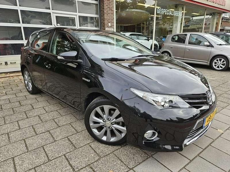 Zwart Gebruikt 2013 Toyota Auris Hybrid Hatchback | € 12.500 (Goede deal) - Afbeelding 1/4