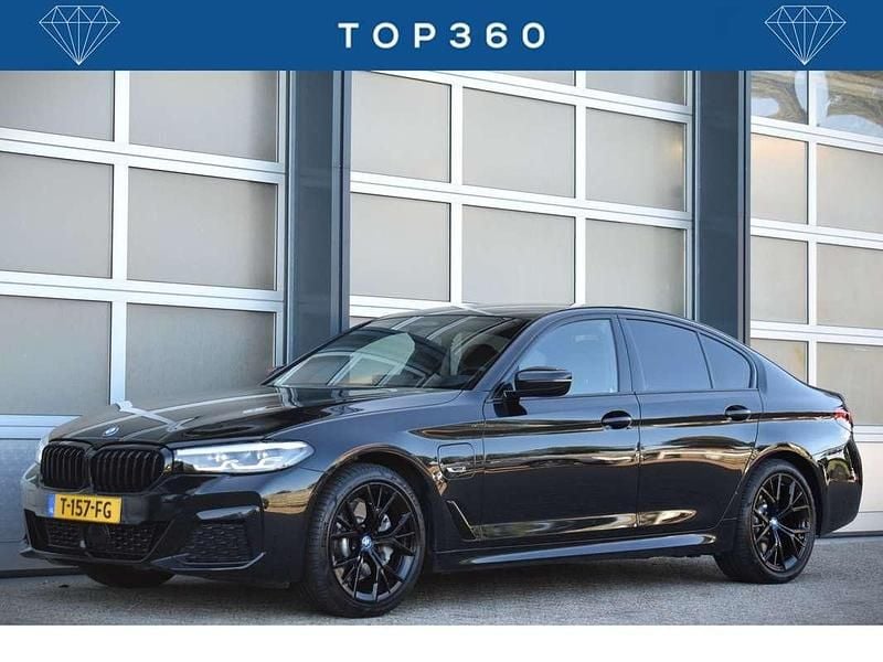 Zwart, metallic lak Gebruikt 2023 BMW 530 M Sport Sedan | € 46.950 (Goede deal) - Afbeelding 1/4