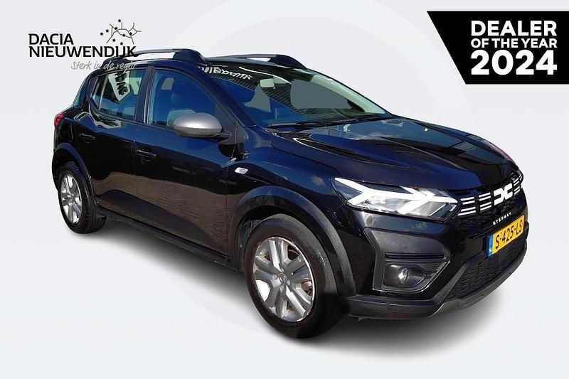 Zwart Gebruikt 2023 Dacia Sandero Expression Hatchback | € 16.895 (Eerlijke prijs) - Afbeelding 1/4