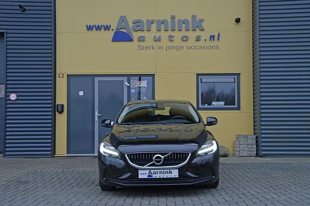 Occasion Volvo V40 150 PK (110 kW) 2019 Zwart (metallic) Hatchback