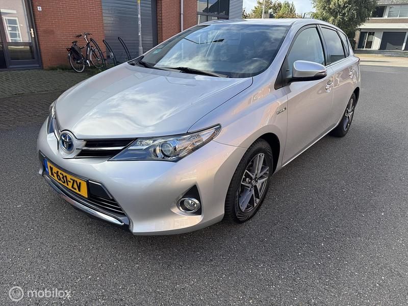Grijs Occasion 2015 Toyota Auris Executive Hatchback | € 14.750 (Eerlijke prijs) - Afbeelding 1/4