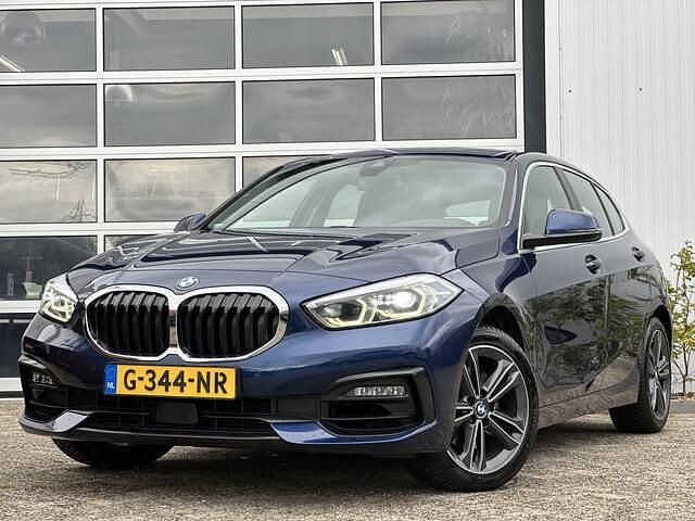 Blauw Gebruikt 2019 BMW 118 Executive Hatchback | € 15.450 (Eerlijke prijs) - Afbeelding 1/4