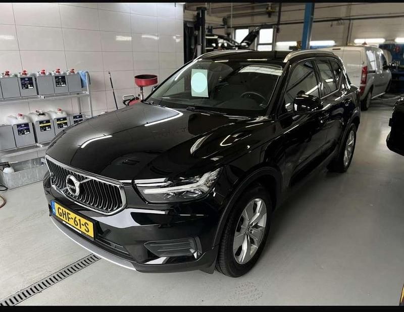 Zwart Occasion 2018 Volvo XC40 Momentum SUV | € 26.995 (Super prijs) - Afbeelding 1/4