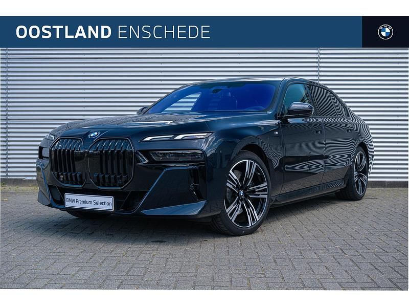 Zwart Gebruikt 2025 BMW 750e Executive Sedan | € 139.950 (Eerlijke prijs) - Afbeelding 1/4