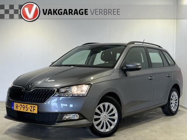Grijs Gebruikt 2023 Skoda Fabia Ambition Stationwagen | € 15.940 (Eerlijke prijs) - Afbeelding 1/4