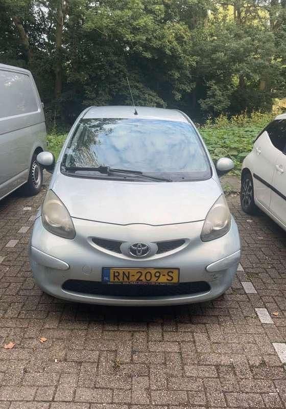 Blauw Gebruikt 2005 Toyota Aygo Hatchback | € 500 (Super prijs) - Afbeelding 1/3