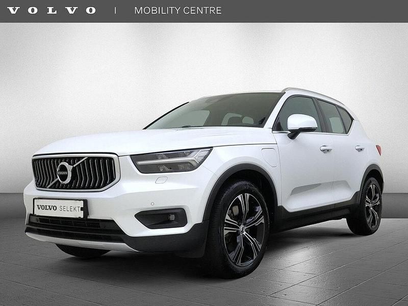 Wit Gebruikt 2021 Volvo XC40 Inscription SUV | € 27.935 (Eerlijke prijs) - Afbeelding 1/4