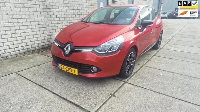 Rood (metallic) Gebruikt 2013 Renault Clio IV Expression Hatchback | € 4.450 (Eerlijke prijs) - Afbeelding 1/4