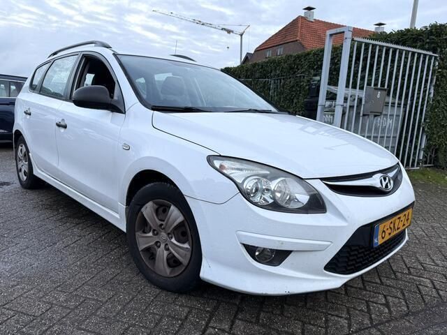 Wit Gebruikt 2010 Hyundai i30 Dynamiq Stationwagen | € 1.900 - Afbeelding 1/4