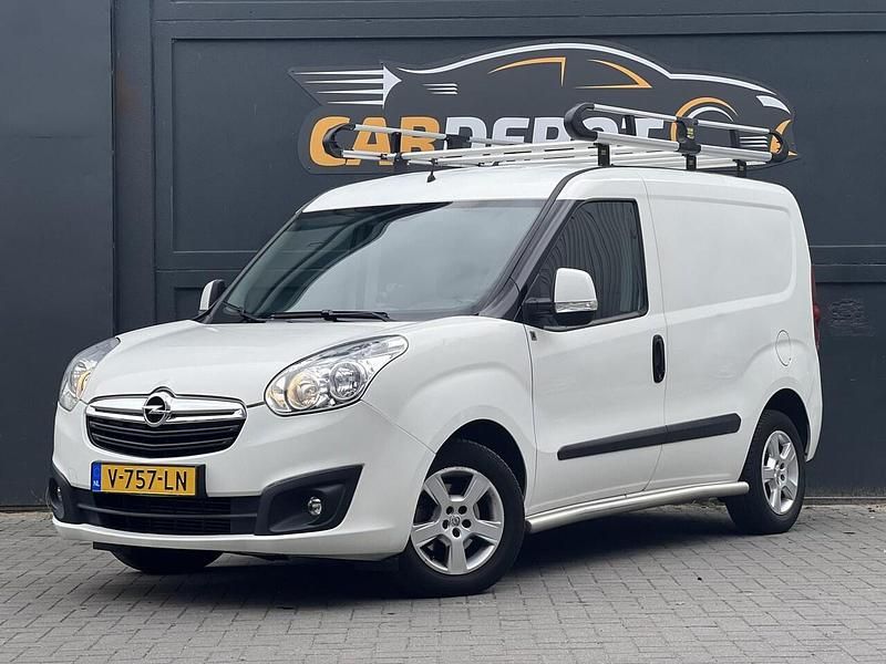 Wit Gebruikt 2018 Opel Combo Sport Sedan | € 4.499 (Eerlijke prijs) - Afbeelding 1/4
