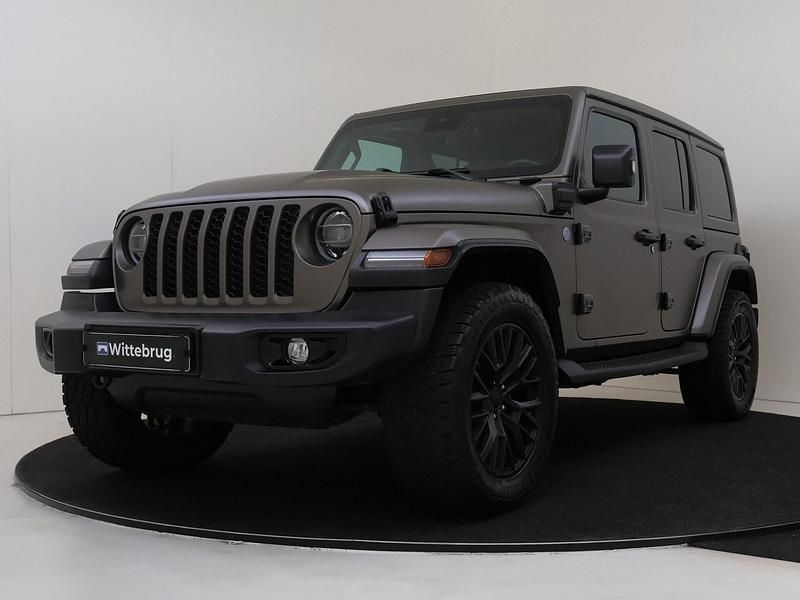 Zwart, metallic lak Gebruikt 2023 Jeep Wrangler Unlimited Sahara SUV | € 74.925 (Iets duurder) - Afbeelding 1/3