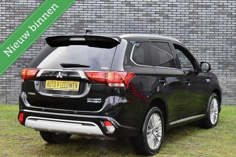 Occasion Mitsubishi Outlander P-HEV Edition 223 PK (164 kW) 2018 Zwart SUV