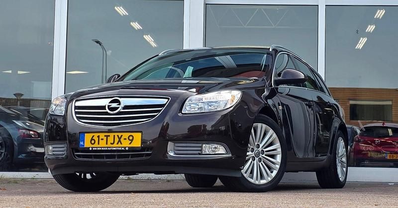 Bruin Occasion 2012 Opel Insignia Business Edition Stationwagen | € 3.894 (Eerlijke prijs) - Afbeelding 1/3