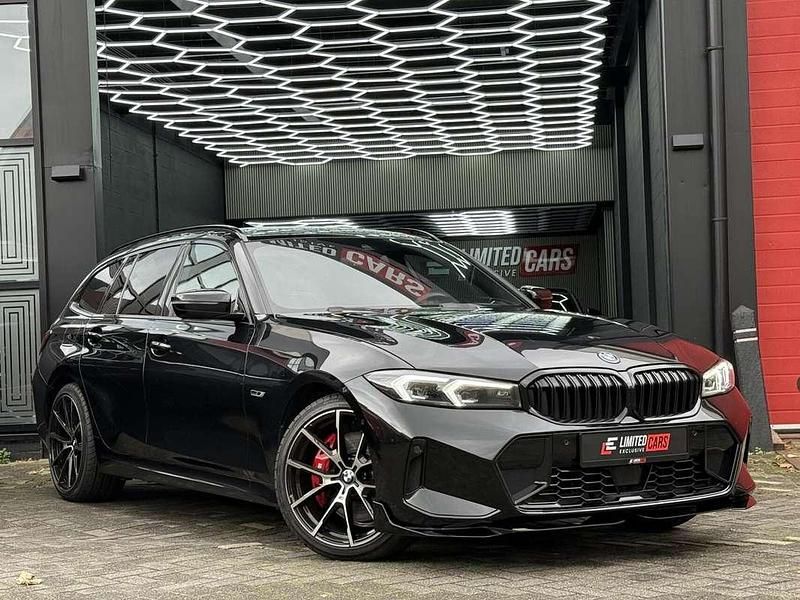 Zwart Gebruikt 2023 BMW 330e M Sport Stationwagen | € 41.950 (Eerlijke prijs) - Afbeelding 1/4