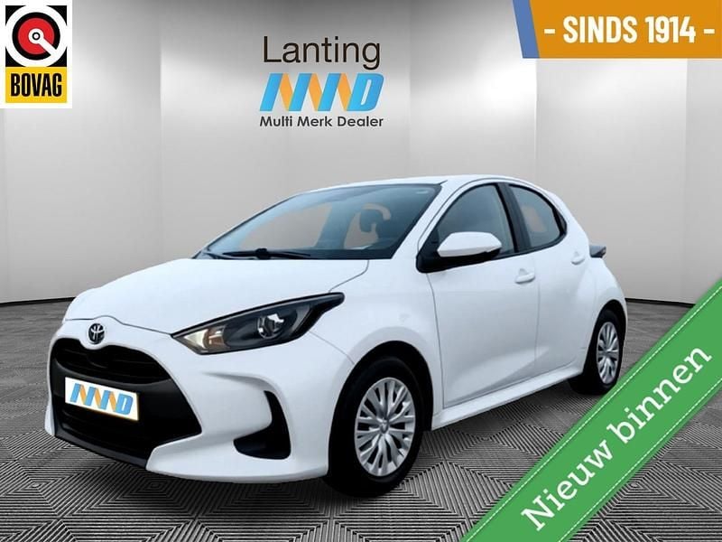 Wit Occasion 2022 Toyota Yaris Hybrid Comfort Hatchback | € 16.849 (Goede deal) - Afbeelding 1/4