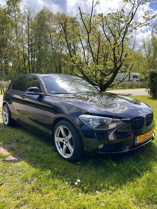 Zwart Gebruikt 2012 BMW 118 Hatchback | € 7.499 (Goede deal) - Afbeelding 1/4