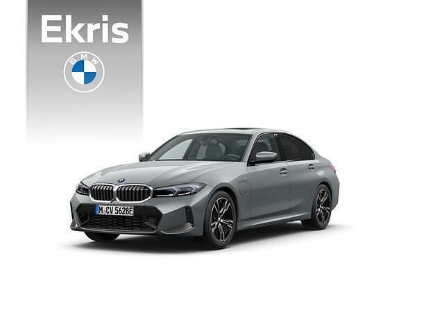 Grijs Nieuw 2025 BMW 330 Comfort Edition Sedan | € 66.499 - Afbeelding 1/4