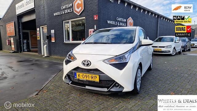 Wit Gebruikt 2021 Toyota Aygo Hatchback | € 11.995 (Iets duurder) - Afbeelding 1/4