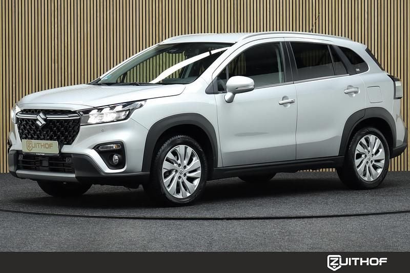 Grijs Gebruikt 2022 Suzuki SX4 S-Cross Style SUV | € 24.950 (Goede deal) - Afbeelding 1/4