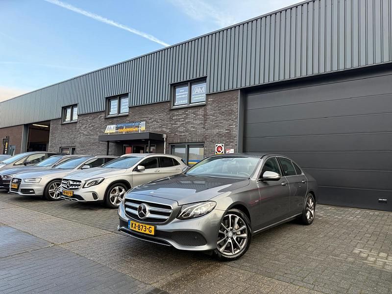 Grijs Occasion 2016 Mercedes E350 Edition Sedan | € 24.950 (Eerlijke prijs) - Afbeelding 1/4