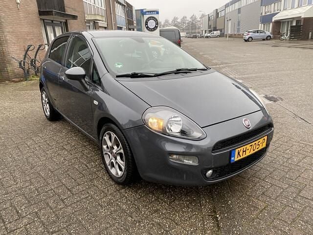 Occasion Fiat Punto Evo Lounge 99 PK (72 kW) 2016 Grijs (metallic) Hatchback