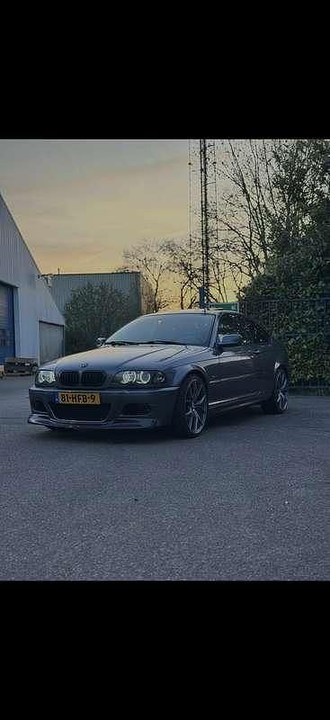 Grijs Gebruikt 2002 BMW 325 Coupé | € 10.000 (Duur) - Afbeelding 1/4