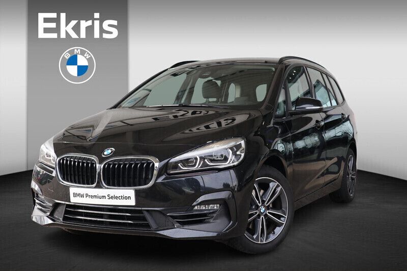 Zwart Gebruikt 2021 BMW 216 Sport Line Stationwagen | € 24.750 (Iets duurder) - Afbeelding 1/4