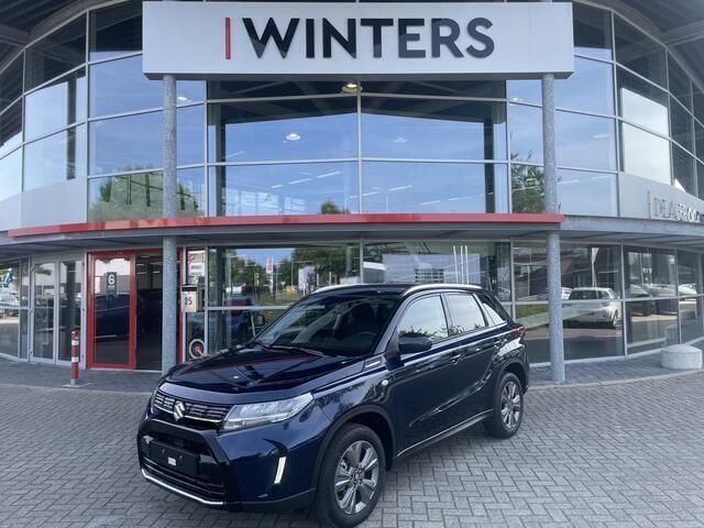 Blauw, metallic lak Nieuw 2025 Suzuki Vitara SUV | € 30.046 (Eerlijke prijs) - Afbeelding 1/4