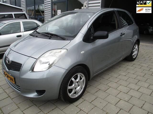 Grijs Gebruikt 2006 Toyota Yaris Terra Hatchback | € 2.450 (Goede deal) - Afbeelding 1/4