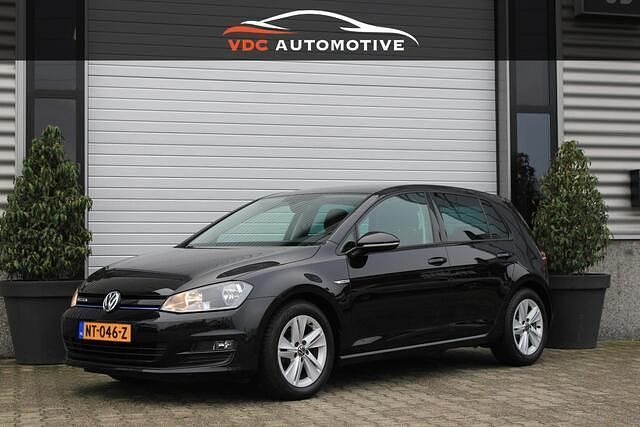 Zwart Occasion 2017 VW Golf VII Hatchback | € 12.950 (Goede deal) - Afbeelding 1/4