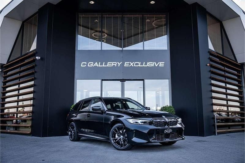 Zwart Gebruikt 2024 BMW 330e M Sport Stationwagen | € 51.495 (Goede deal) - Afbeelding 1/4