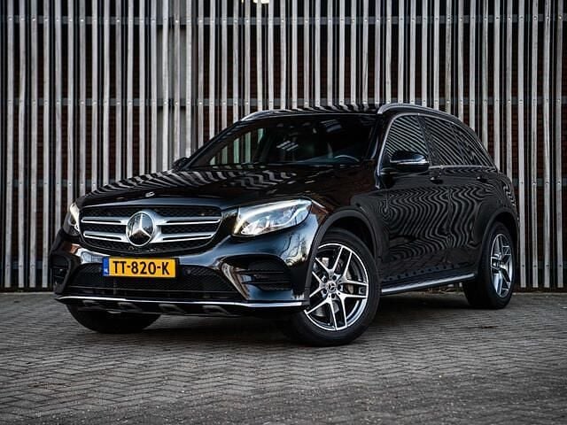 Zwart (metallic) Occasion 2018 Mercedes GLC250 AMG SUV | € 28.950 (Super prijs) - Afbeelding 1/4