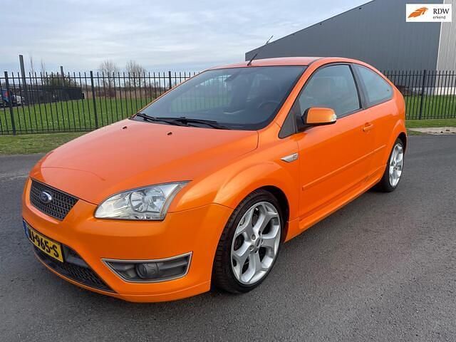 Oranje Gebruikt 2006 Ford Focus ST Hatchback | € 8.499 (Iets duurder) - Afbeelding 1/4