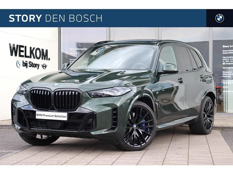 Malachite green ii (groen metallic) Gebruikt 2025 BMW X5 Comfort Edition SUV | € 137.950 - Afbeelding 1/4