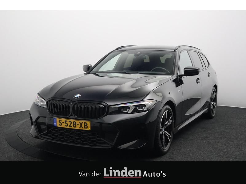 Zwart (metallic) Gebruikt 2023 BMW 320 M Sport Stationwagen | € 37.950 (Eerlijke prijs) - Afbeelding 1/4